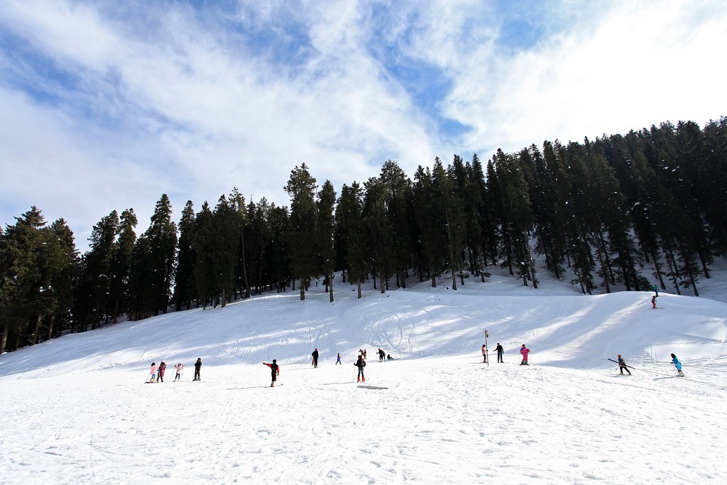 Skiing In Narkanda